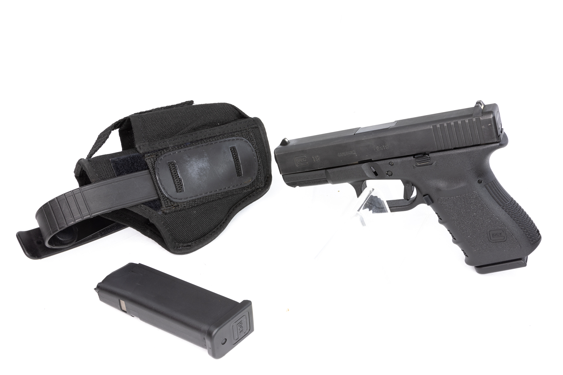 gebr. GLOCK 19 Gen 3 mit Reservemagazin und Cop Holster, Zustand: Sehr gut
