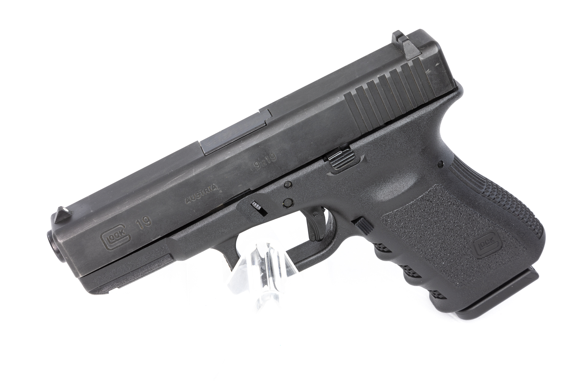gebr. GLOCK 19 Gen 3 mit Reservemagazin und Cop Holster, Zustand: Sehr gut gebr. GLOCK 19 Gen 3 mit Reservemagazin und Cop Holster, Zustand: Sehr gut