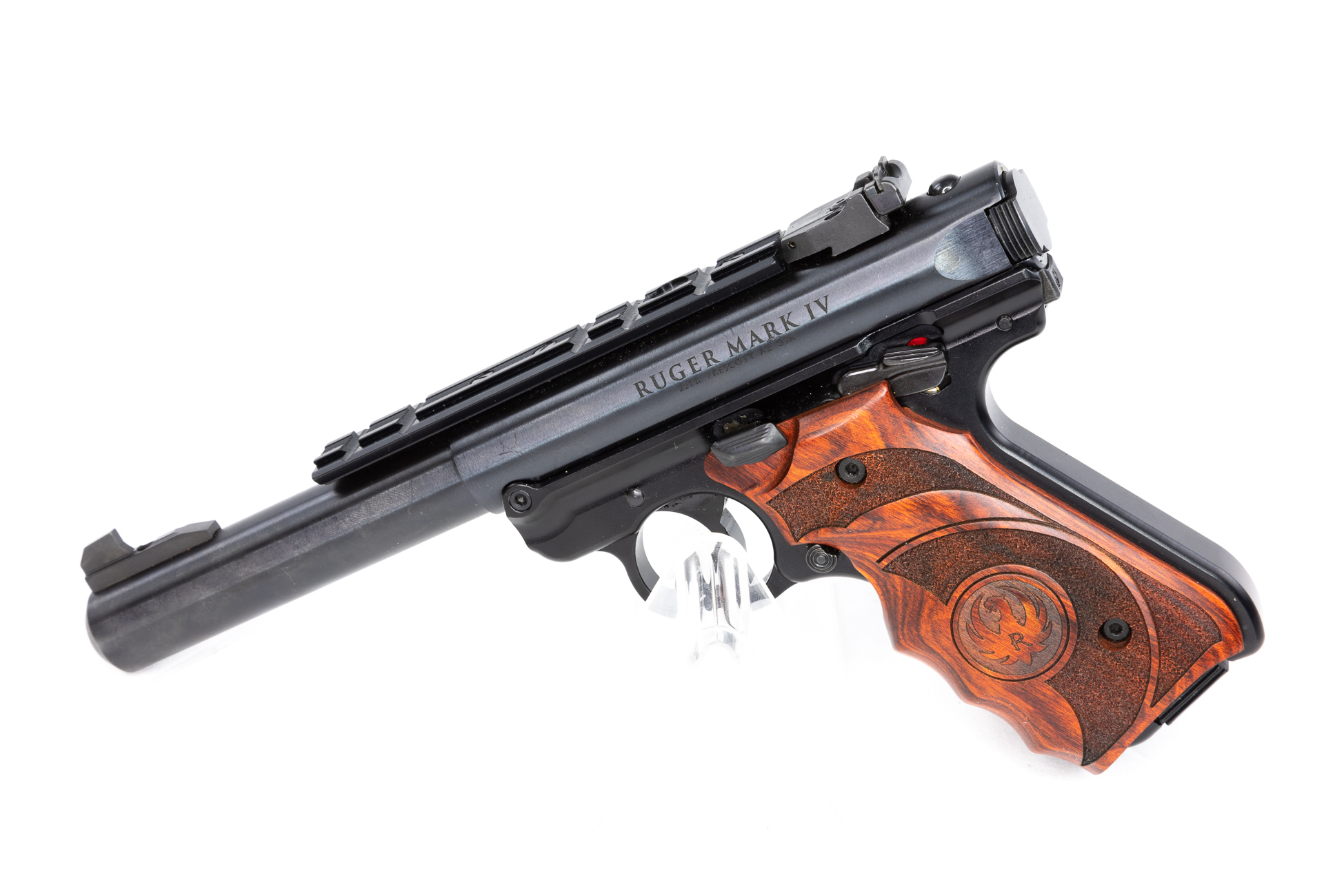 gebr. RUGER Mark IV Target mit Holzgriffschalen mit Reservemagazin im Originalkarton, Zustand: Neuwertig, NPR: € 1.129,00 gebr. RUGER Mark IV Target mit Holzgriffschalen mit Reservemagazin im Originalkarton, Zustand: Neuwertig, NPR: € 1.129,00