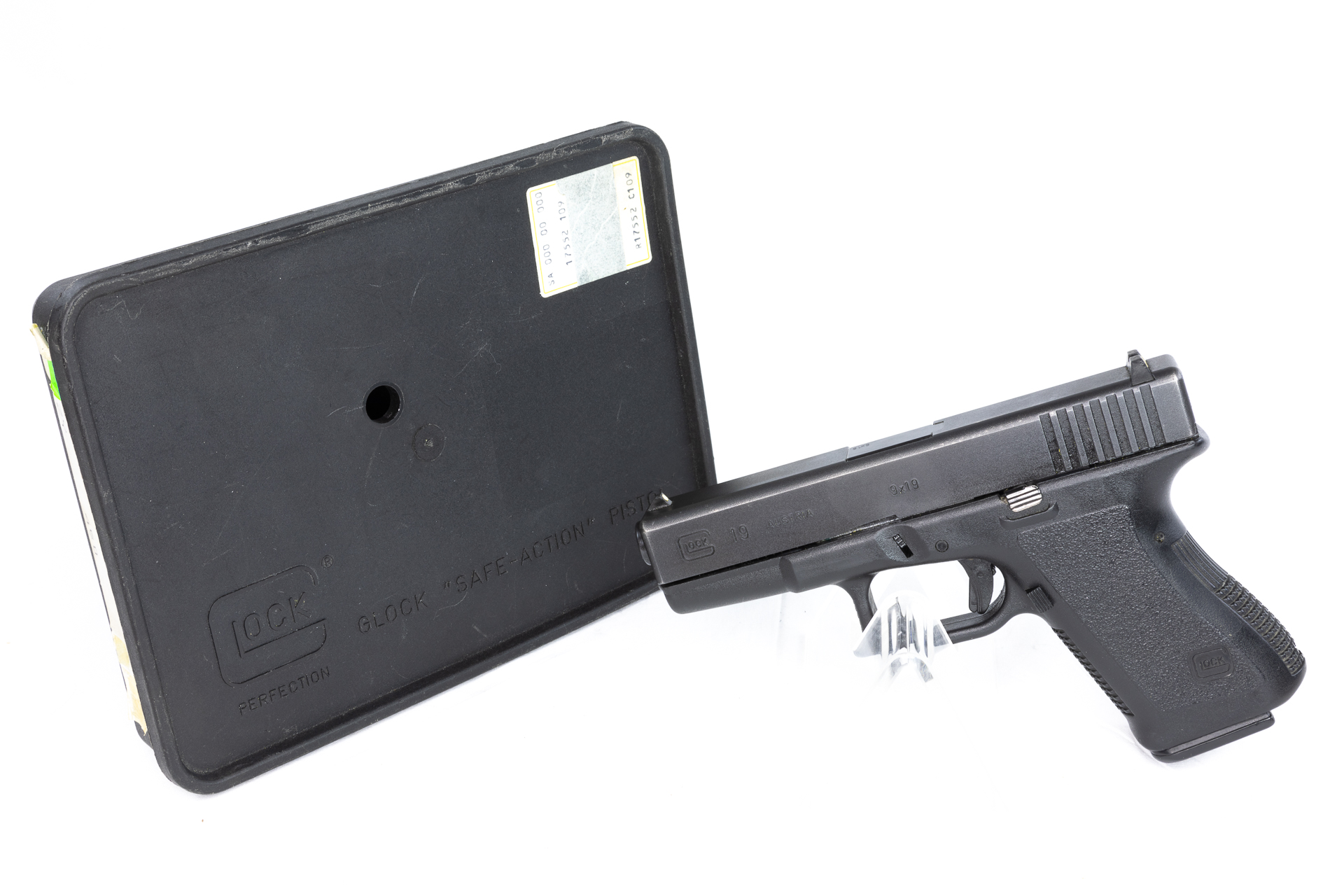 gebr. GLOCK 19 im Originalkoffer Zustand: Gut NPR: € 805,00