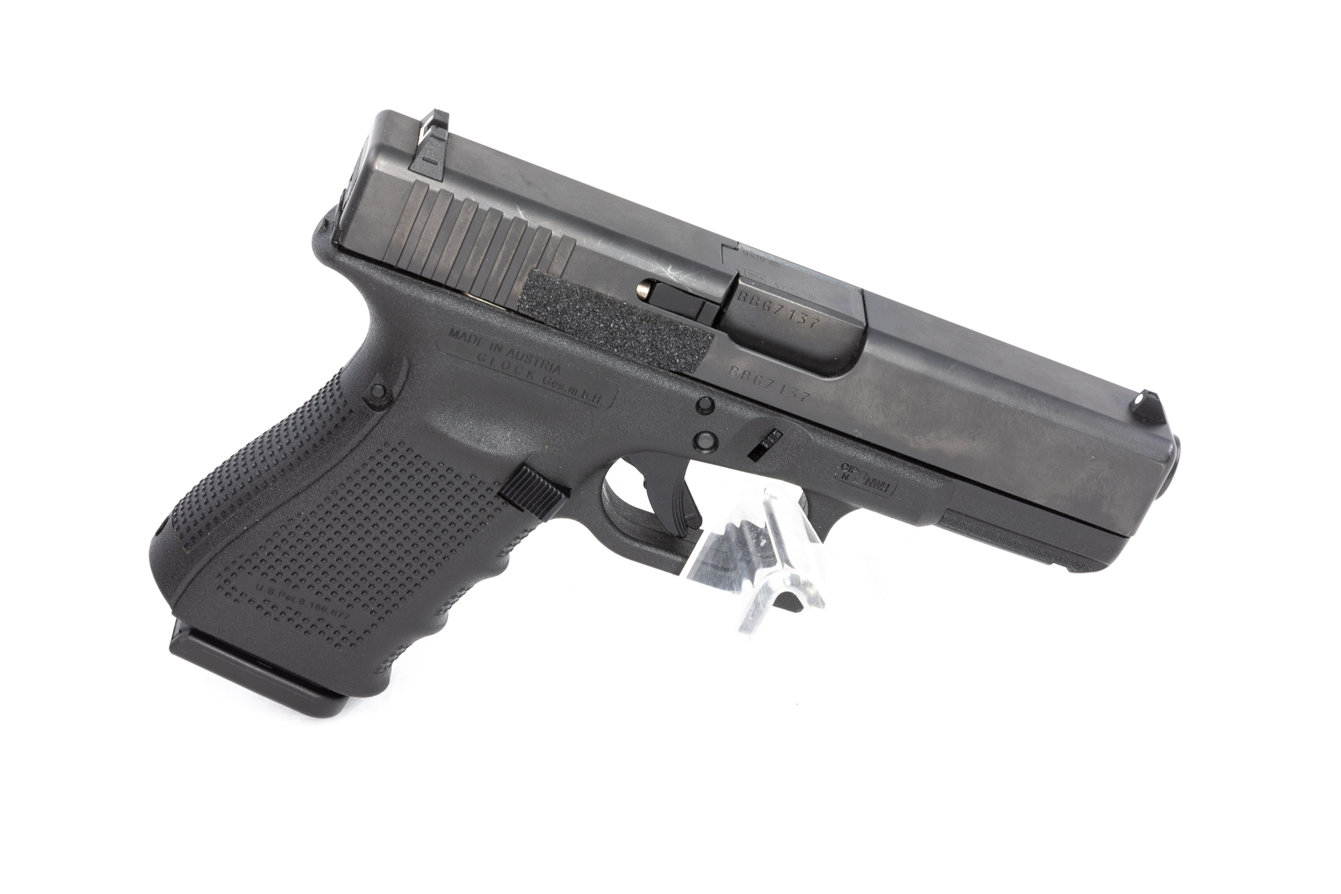 gebr. GLOCK 19 Gen 4 mit 2 Reservemagazinen und Zubehör im Originalkoffer, Zustand: Sehr gut, NPR: € 759,00 gebr. GLOCK 19 Gen 4 mit 2 Reservemagazinen und Zubehör im Originalkoffer, Zustand: Sehr gut, NPR: € 759,00